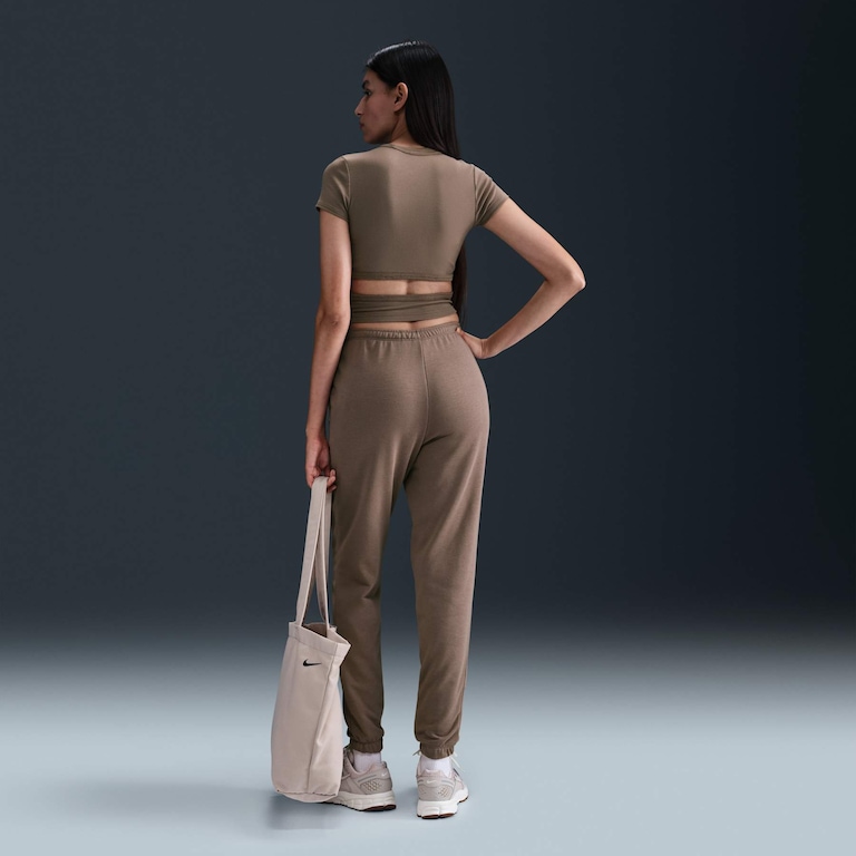 Camiseta Nike Sportswear Chill Knit Feminina - Foto 5