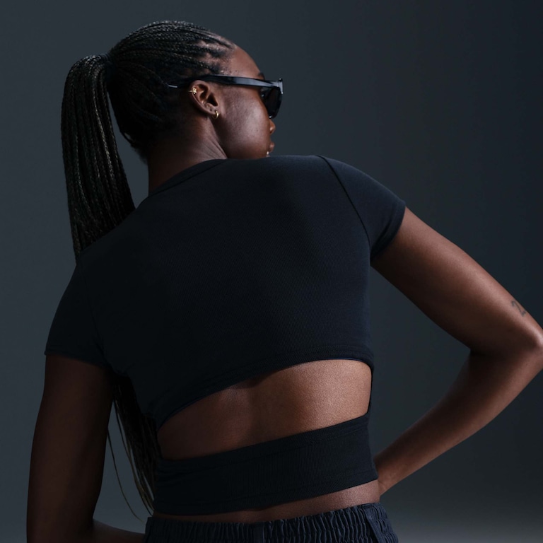 Camiseta Nike Sportswear Chill Knit Feminina - Foto 2