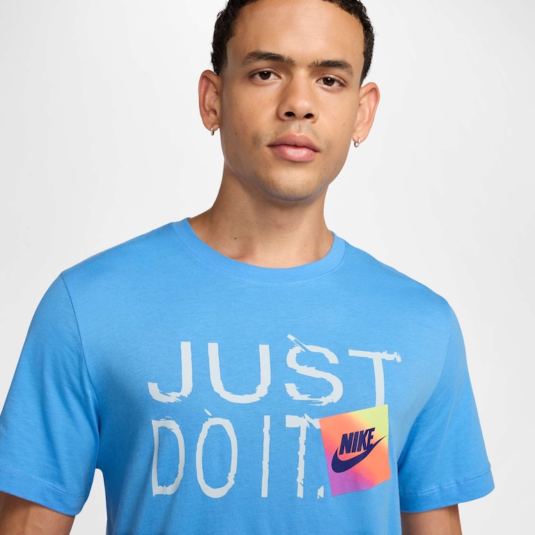 Camiseta Nike Sportswear Masculina - Foto 3