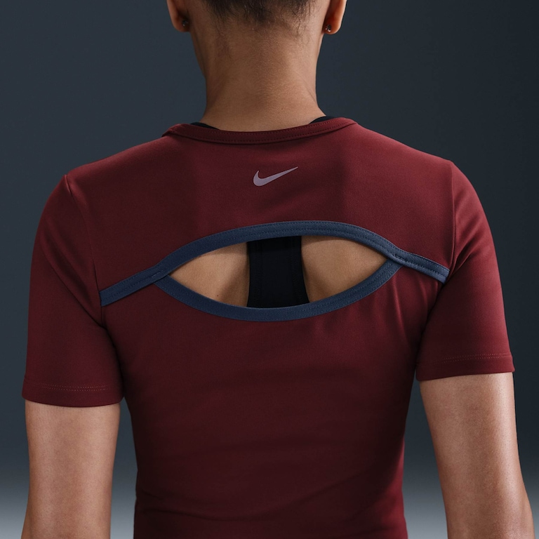Camiseta Nike One Dri-FIT Fitted Feminina - Foto 2