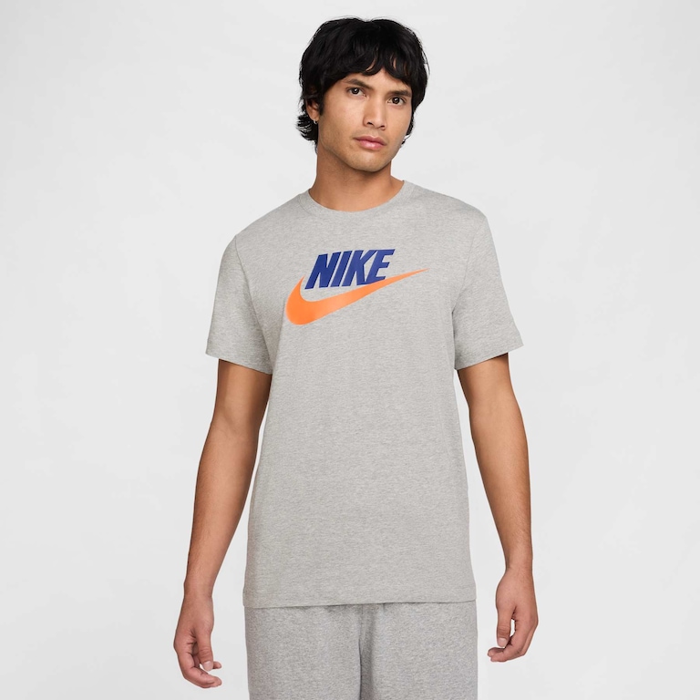 Camiseta Nike Sportswear Club+ Masculina - Foto 1
