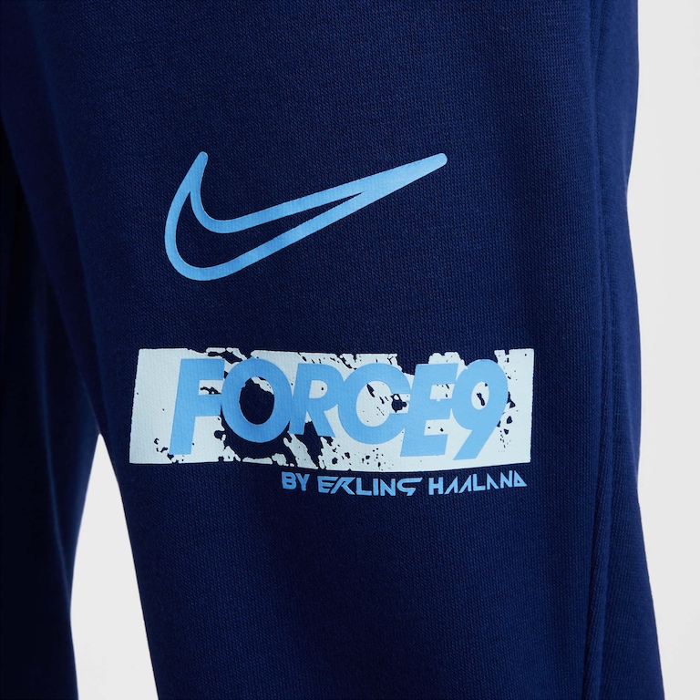 Calça Nike Club Erling Haaland Fleece Infantil - Foto 5