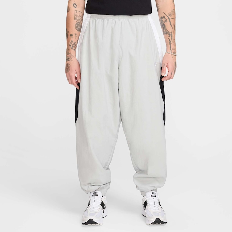 Calça Nike Club Woven Oversized Masculina - Foto 1