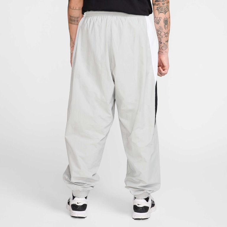 Calça Nike Club Woven Oversized Masculina - Foto 2
