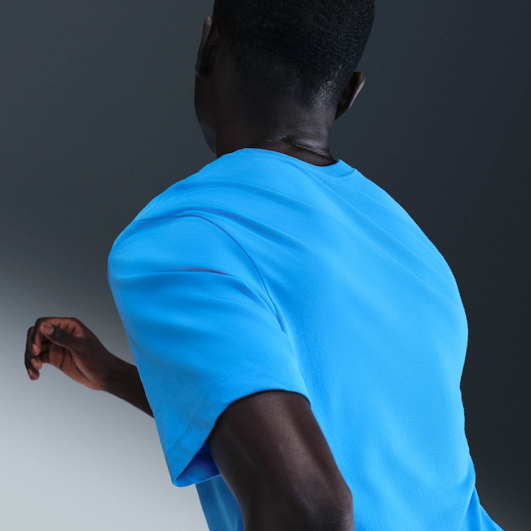 Camiseta Dri-FIT Nike Run Swoosh Masculina - Foto 2