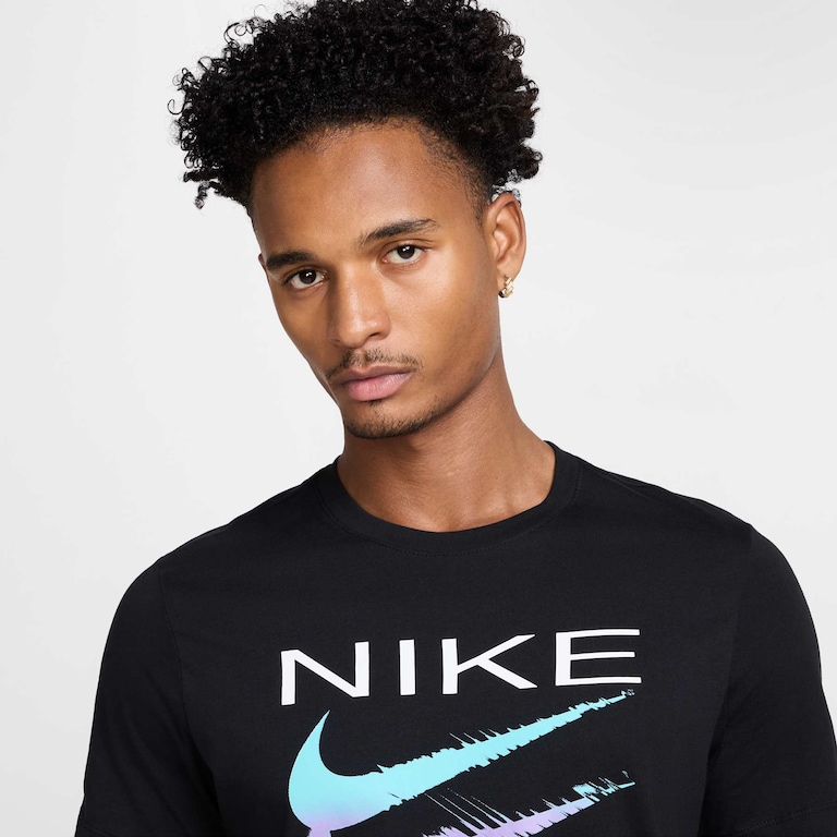 Camiseta Nike Swoosh Masculina - Foto 3
