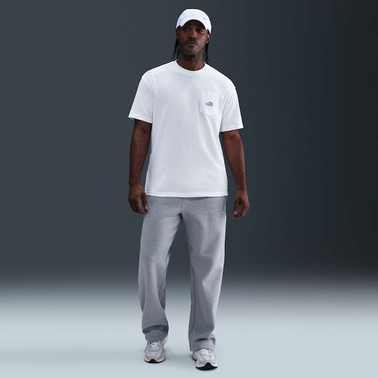 Camiseta Nike Sportswear Patch Masculina - Foto 4