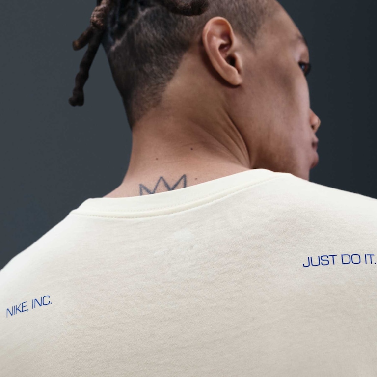 Camiseta Nike Sportswear Swoosh Masculina - Foto 2