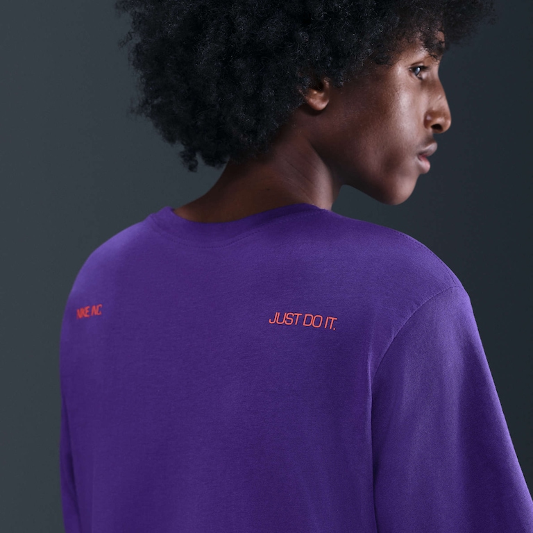 Camiseta Nike Sportswear Swoosh Masculina - Foto 2