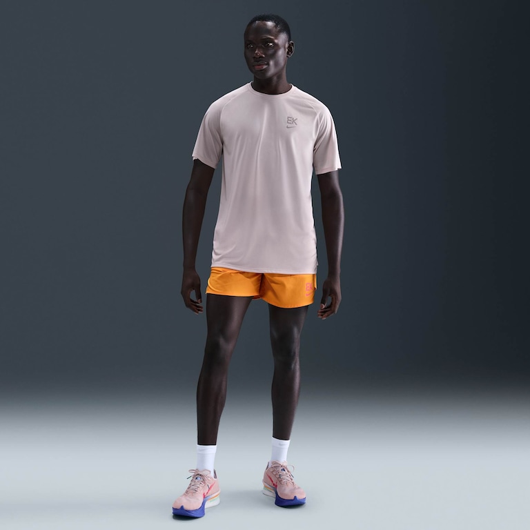 Camiseta Dri-FIT Nike Stride Masculina - Foto 4