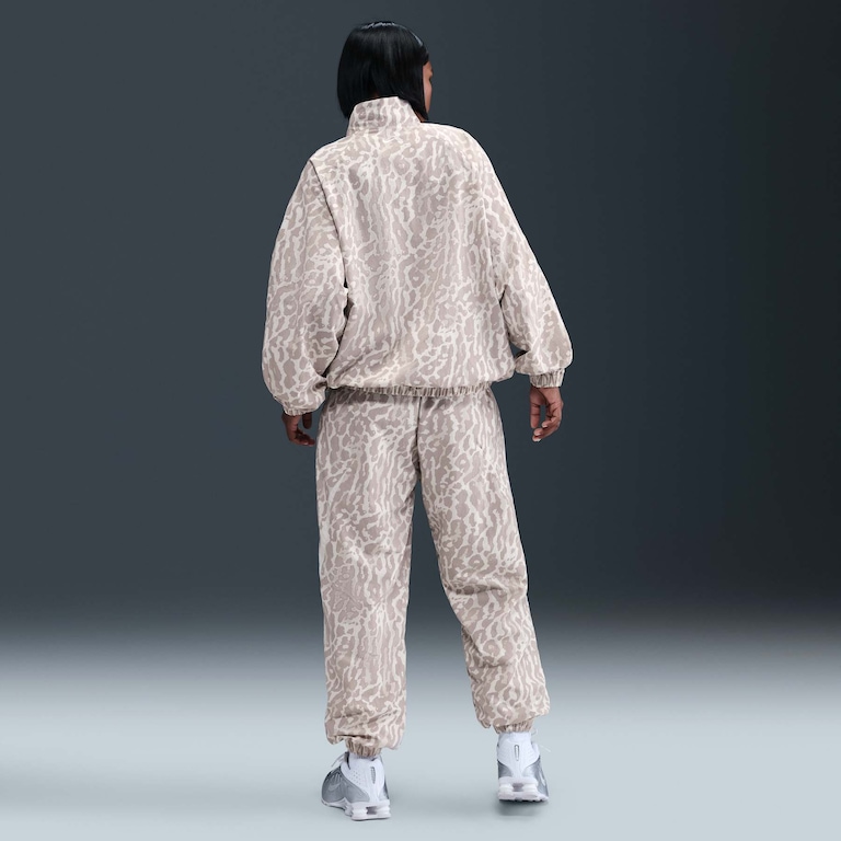 Jaqueta Corta-Vento Nike Sportswear Feminina - Foto 5