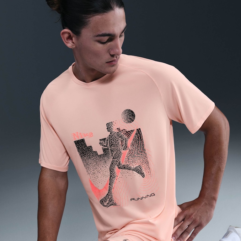 Camiseta Dri-FIT Nike Run Energy Stride Masculina - Foto 3