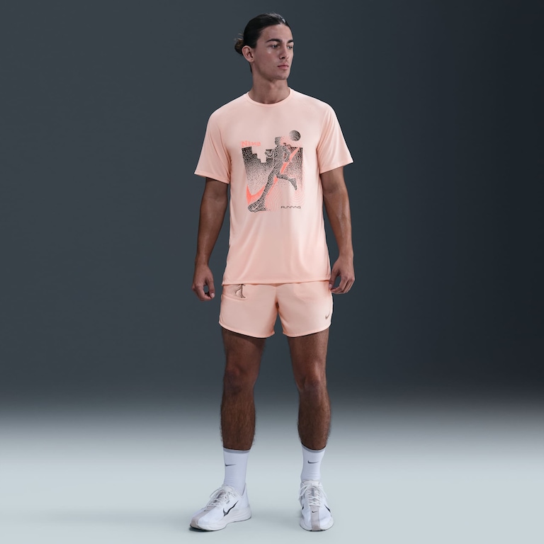 Camiseta Dri-FIT Nike Run Energy Stride Masculina - Foto 4