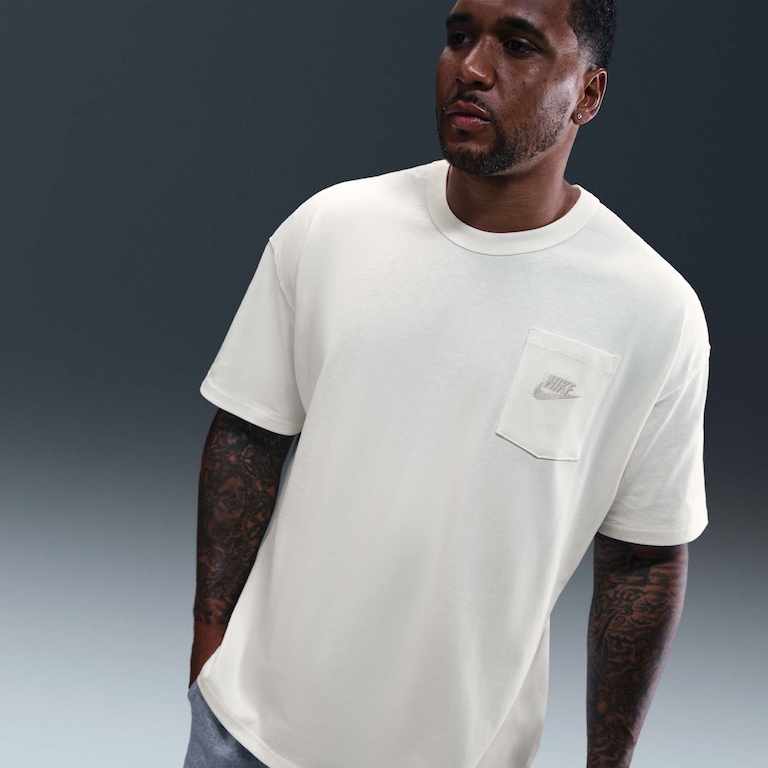 Camiseta Nike Sportswear Essentials Masculina - Foto 8