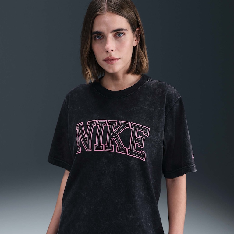 Camiseta Nike Sportswear Classics Feminina - Foto 1