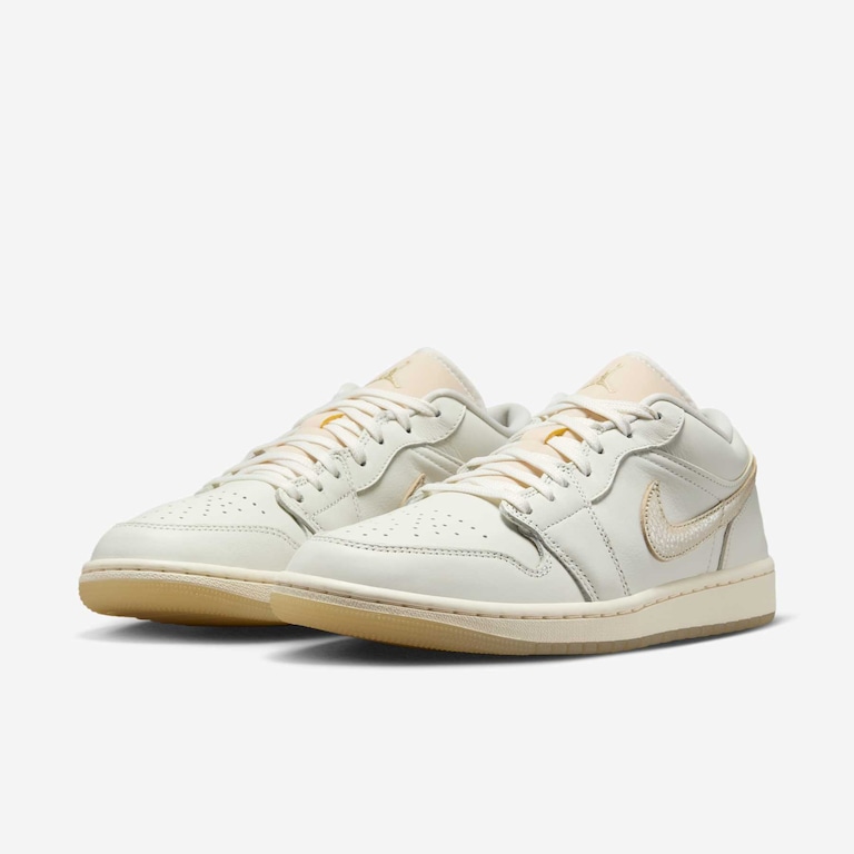 Tênis Air Jordan 1 Low SE Feminino - Foto 5