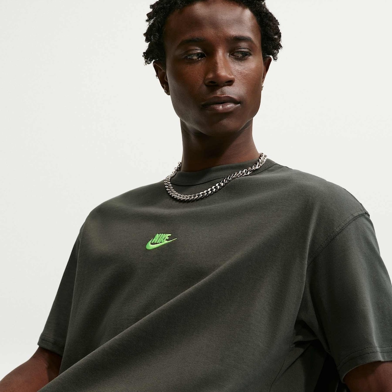 Camiseta Nike Sportswear Premium Essentials Masculina - Foto 3
