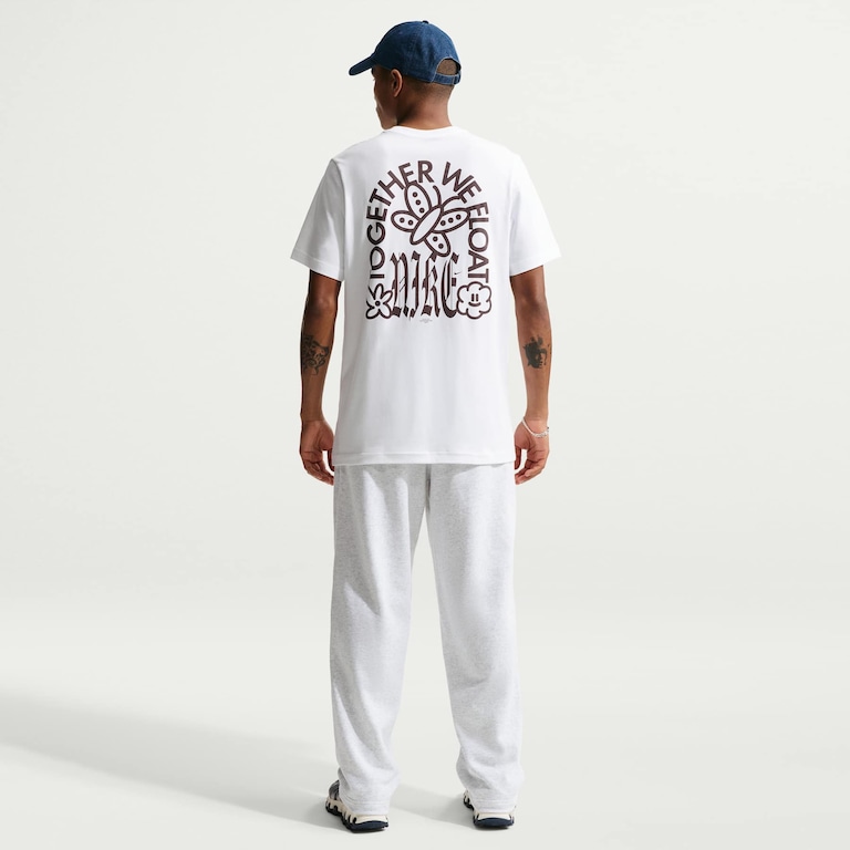Camiseta Nike Sportswear We Float Unissex - Foto 5