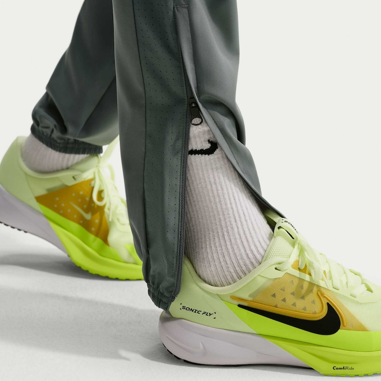 Calça Dri-FIT Nike Miler Woven Infantil - Foto 6