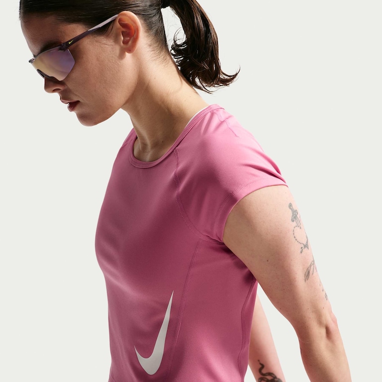Camiseta Cropped Dri-FIT Nike Tempo Swoosh Feminina - Foto 3