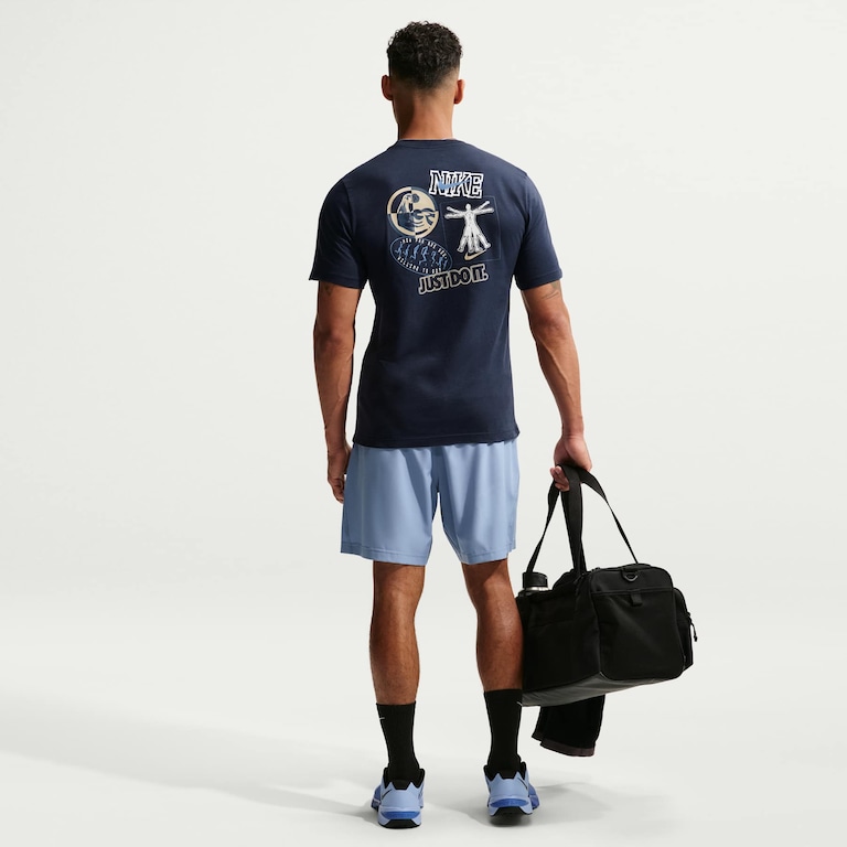 Camiseta Nike Train Stickers Masculina - Foto 5