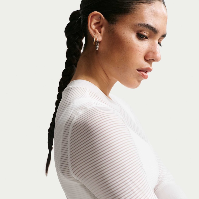 Camiseta Nike Sportswear Sheer Manga Longa Feminina - Foto 2