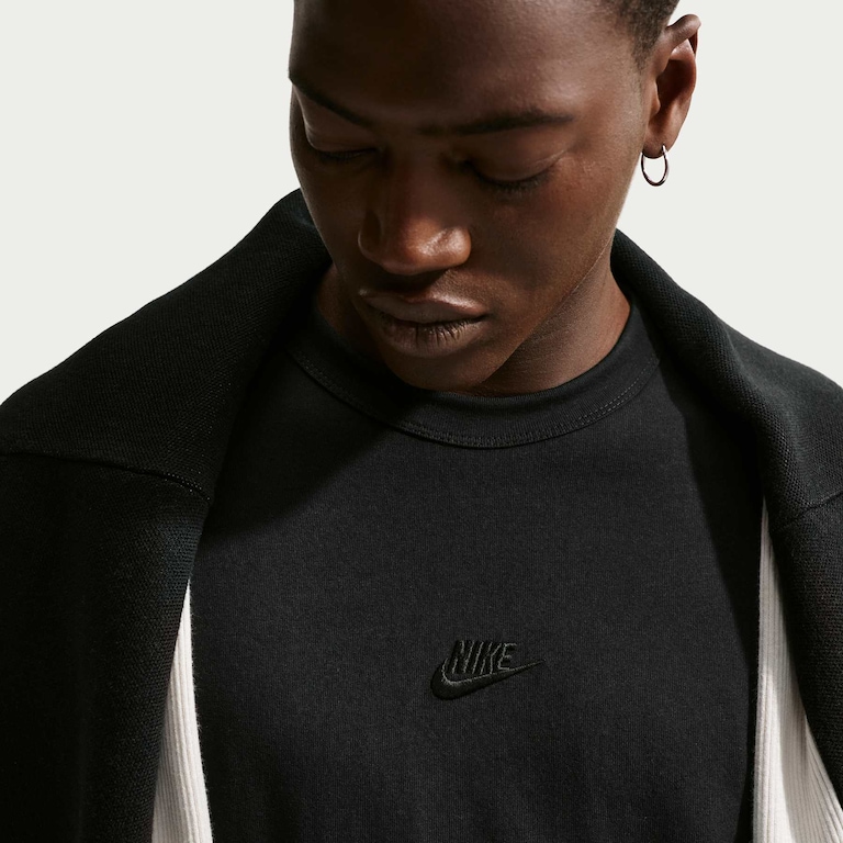 Camiseta Nike Sportswear Premium Masculina - Foto 3