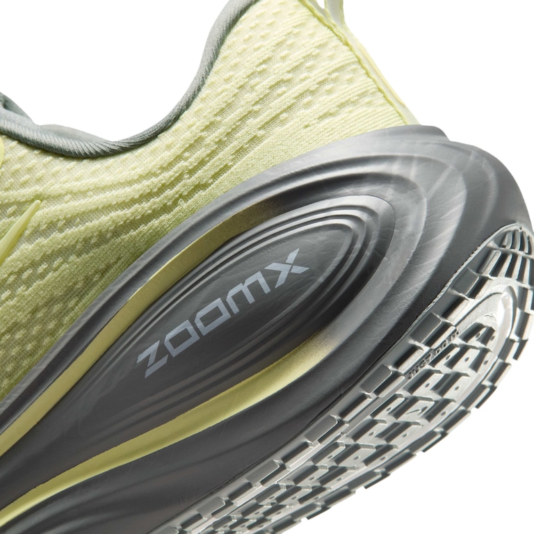 Tênis Nike Vomero Plus SE Feminino - Foto 8