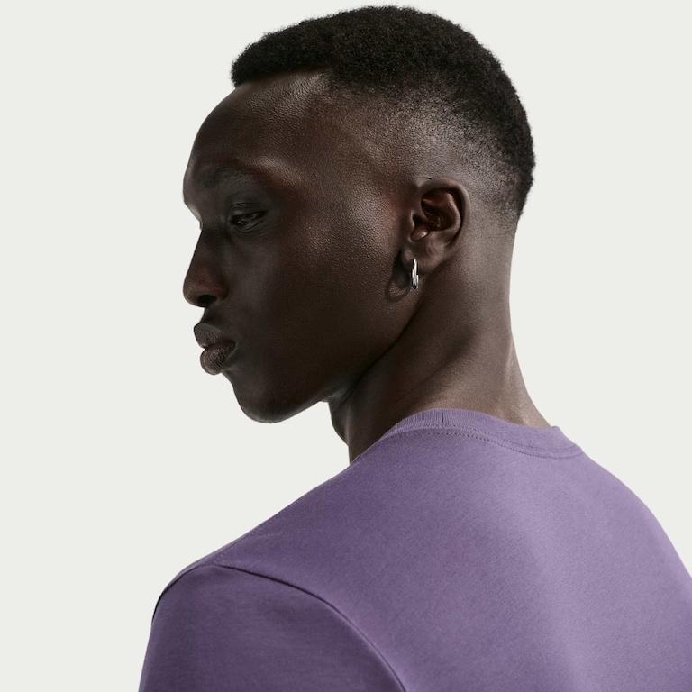 Camiseta Nike Sportswear Café Swoosh Mug Unissex - Foto 2