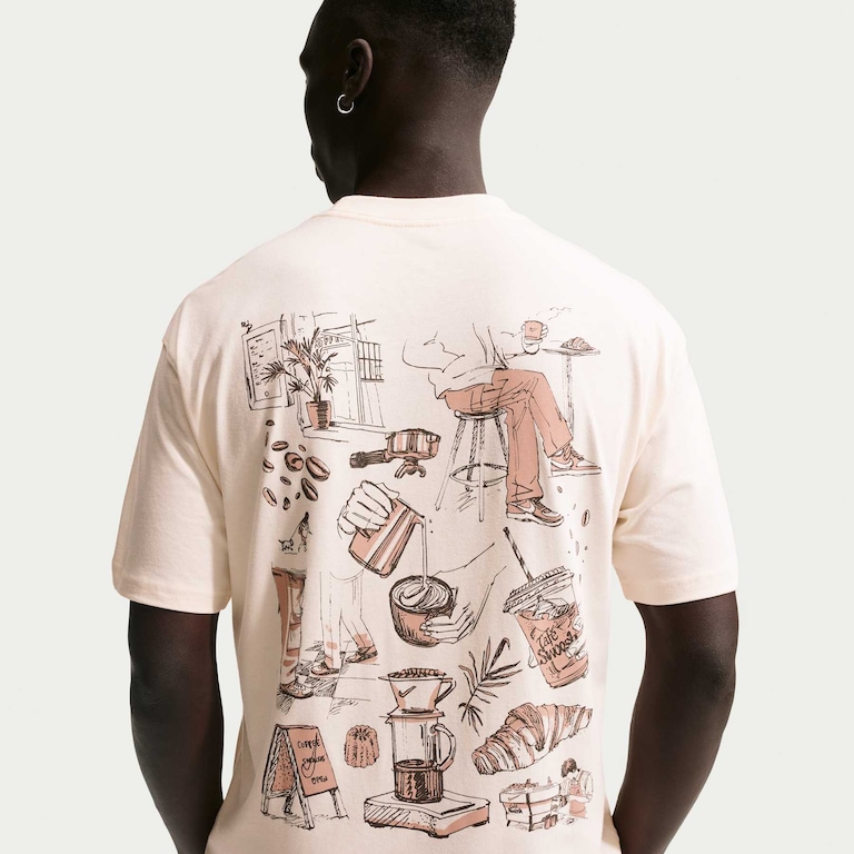 Camiseta Nike Sportswear Café Swoosh Unissex - Foto 2