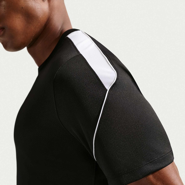 Camiseta Dri-FIT Nike Strike Masculina - Foto 2