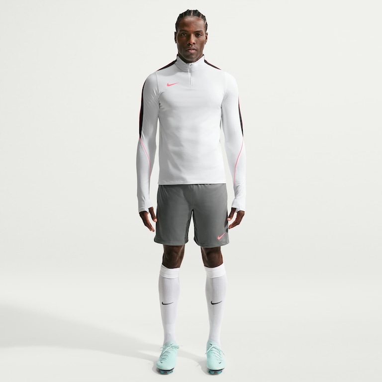 Camiseta Dri-FIT Nike Manga Longa Strike Masculina - Foto 4