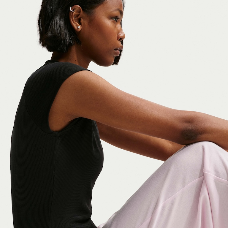 Camiseta Nike Sportswear Chill Knit Feminina - Foto 3