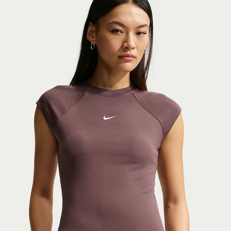 Camiseta Nike Sportswear Chill Knit Feminina - Foto 1