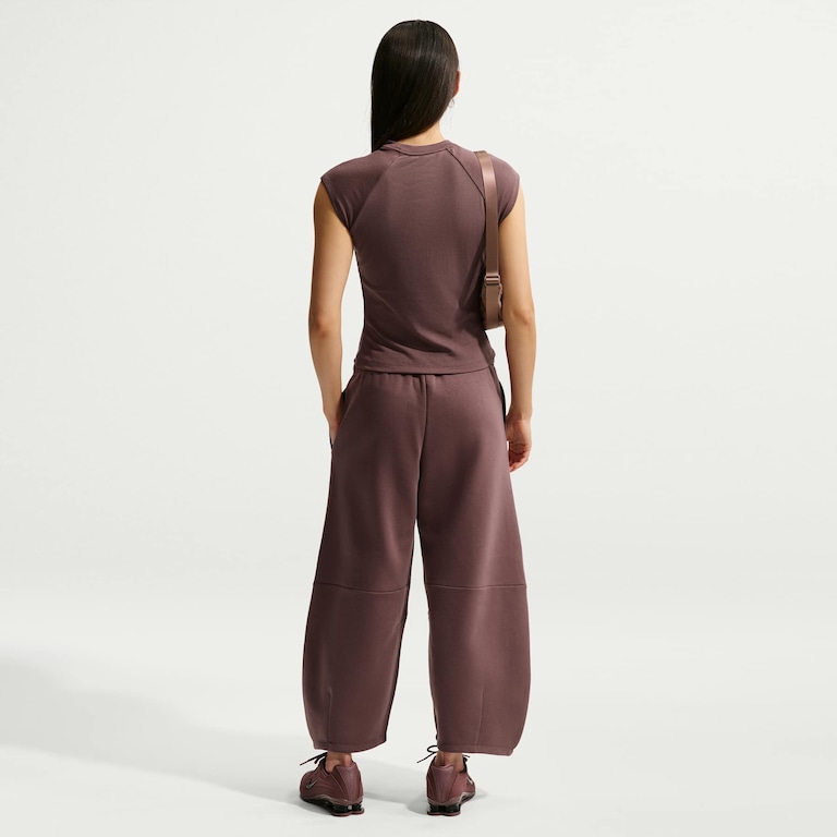 Camiseta Nike Sportswear Chill Knit Feminina - Foto 5