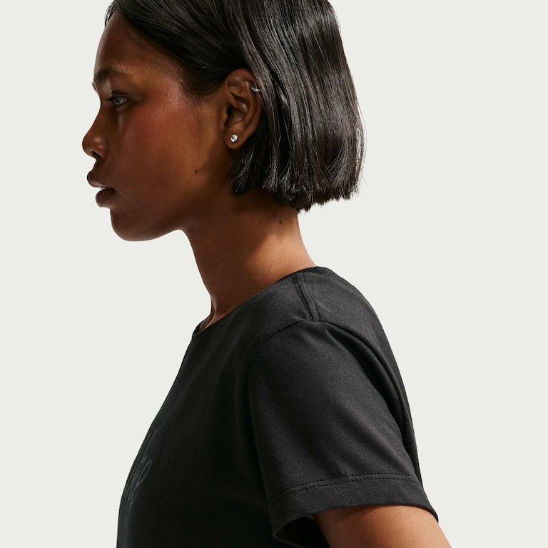 Camiseta Nike Sportswear Club Heritage Feminina - Foto 2