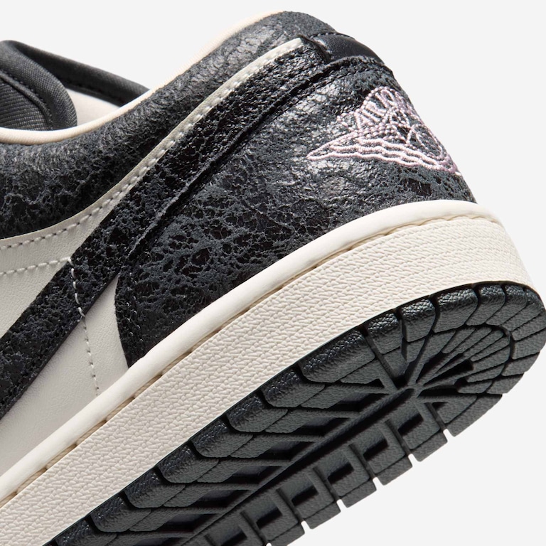 Tênis Air Jordan 1 Low SE Feminino - Foto 8