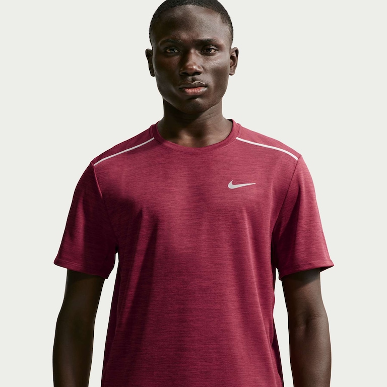 Camiseta Dri-FIT Nike UV Miler Masculina - Foto 1
