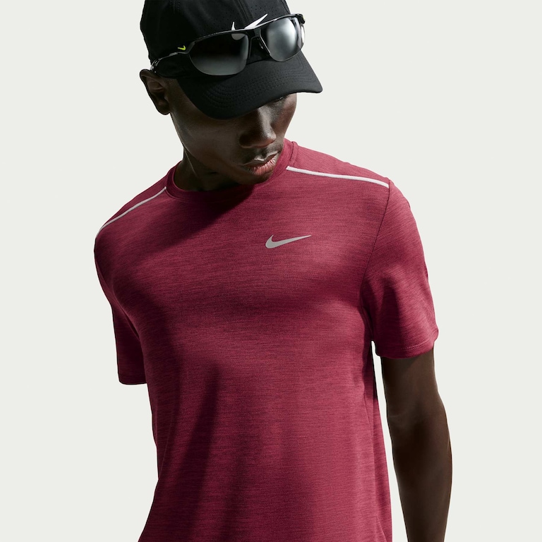 Camiseta Dri-FIT Nike UV Miler Masculina - Foto 3