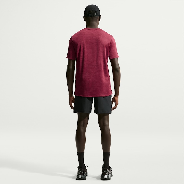 Camiseta Dri-FIT Nike UV Miler Masculina - Foto 5