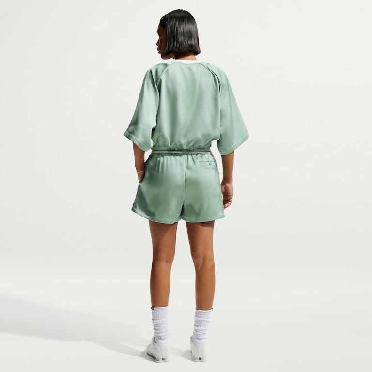 Camiseta Nike Sportswear Woven Feminina - Foto 5