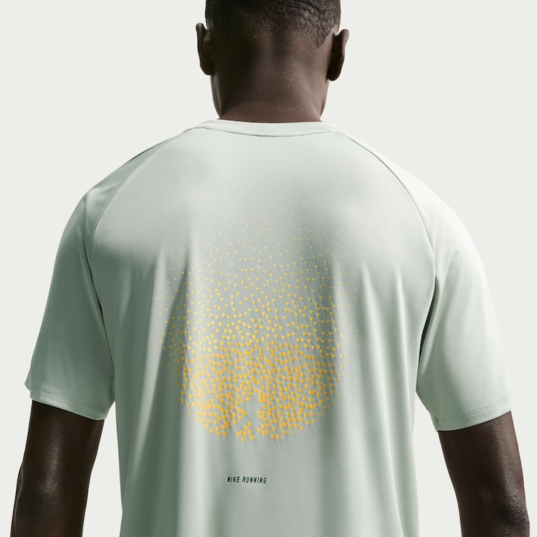 Camiseta Dri-FIT Nike Stride ADV Distance Dreams Masculina - Foto 2