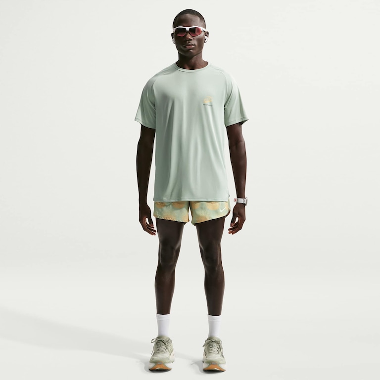 Camiseta Dri-FIT Nike Stride ADV Distance Dreams Masculina - Foto 4