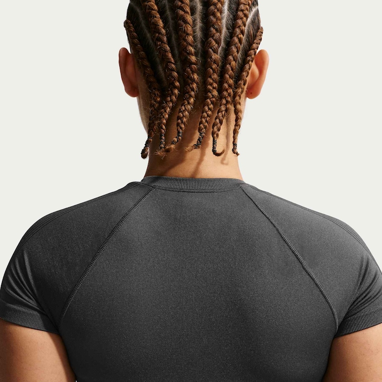 Camiseta Dri-FIT Nike Pro Slim Feminina - Foto 2