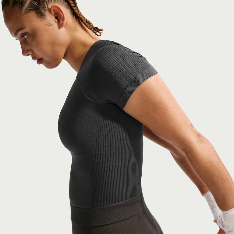 Camiseta Dri-FIT Nike Pro Slim Feminina - Foto 3