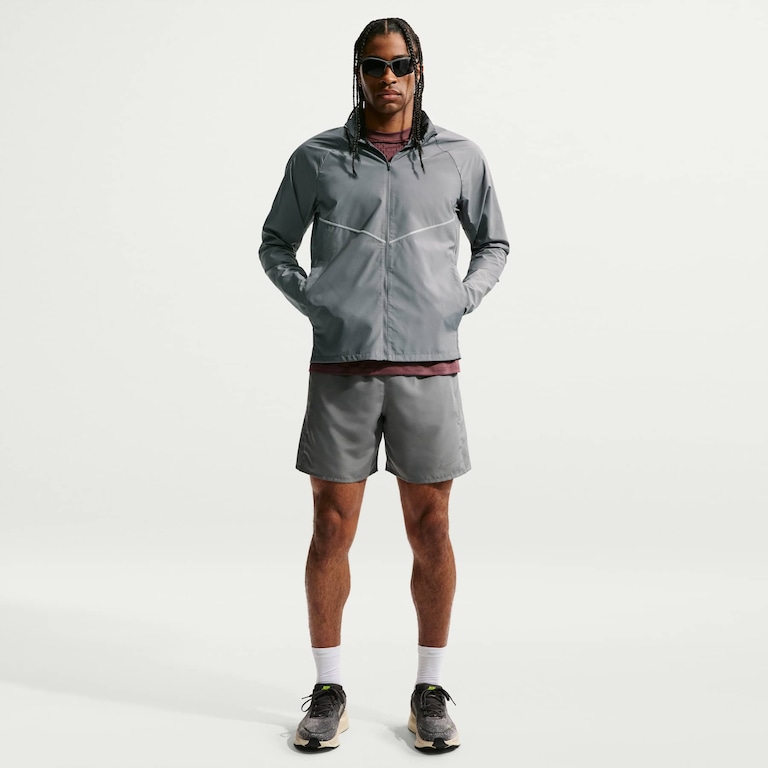 Jaqueta Nike UV Repel Miler Masculina - Foto 4