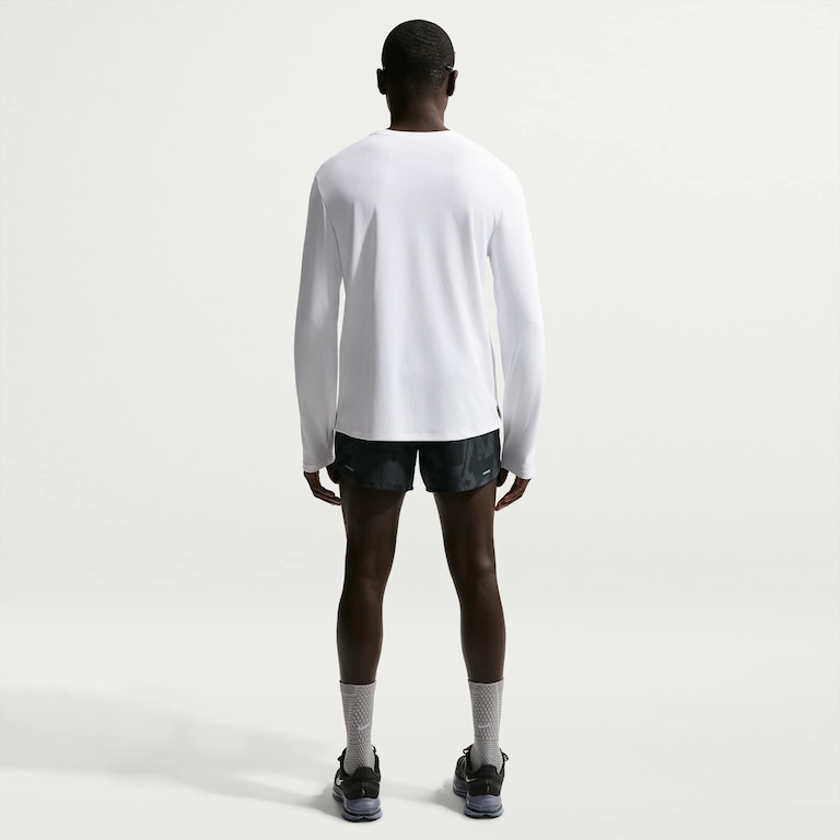 Camiseta Dri-FIT Nike Manga Longa UV Miler Masculina - Foto 5