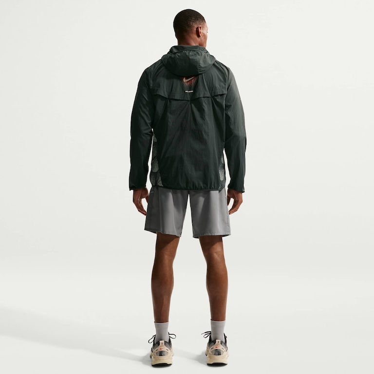 Jaqueta Nike UV Repel Stride Masculina - Foto 5