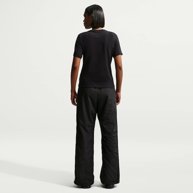 Camiseta Nike Sportswear Logo Feminina - Foto 5