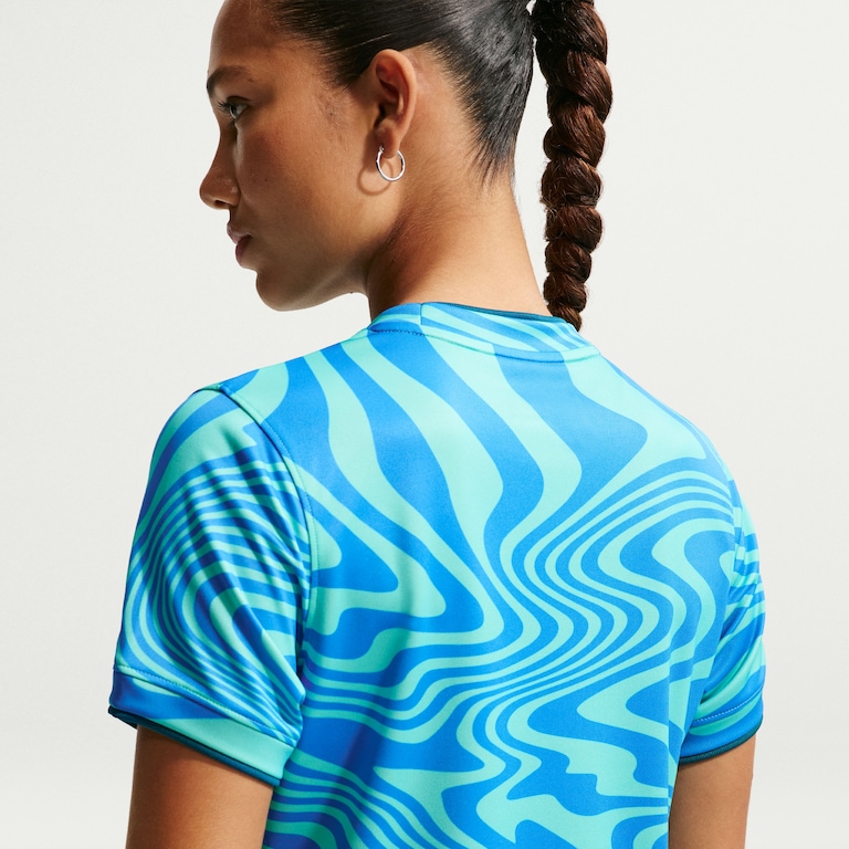 Camiseta Brasil Nike 2026 Pré-Jogo Feminina - Foto 2